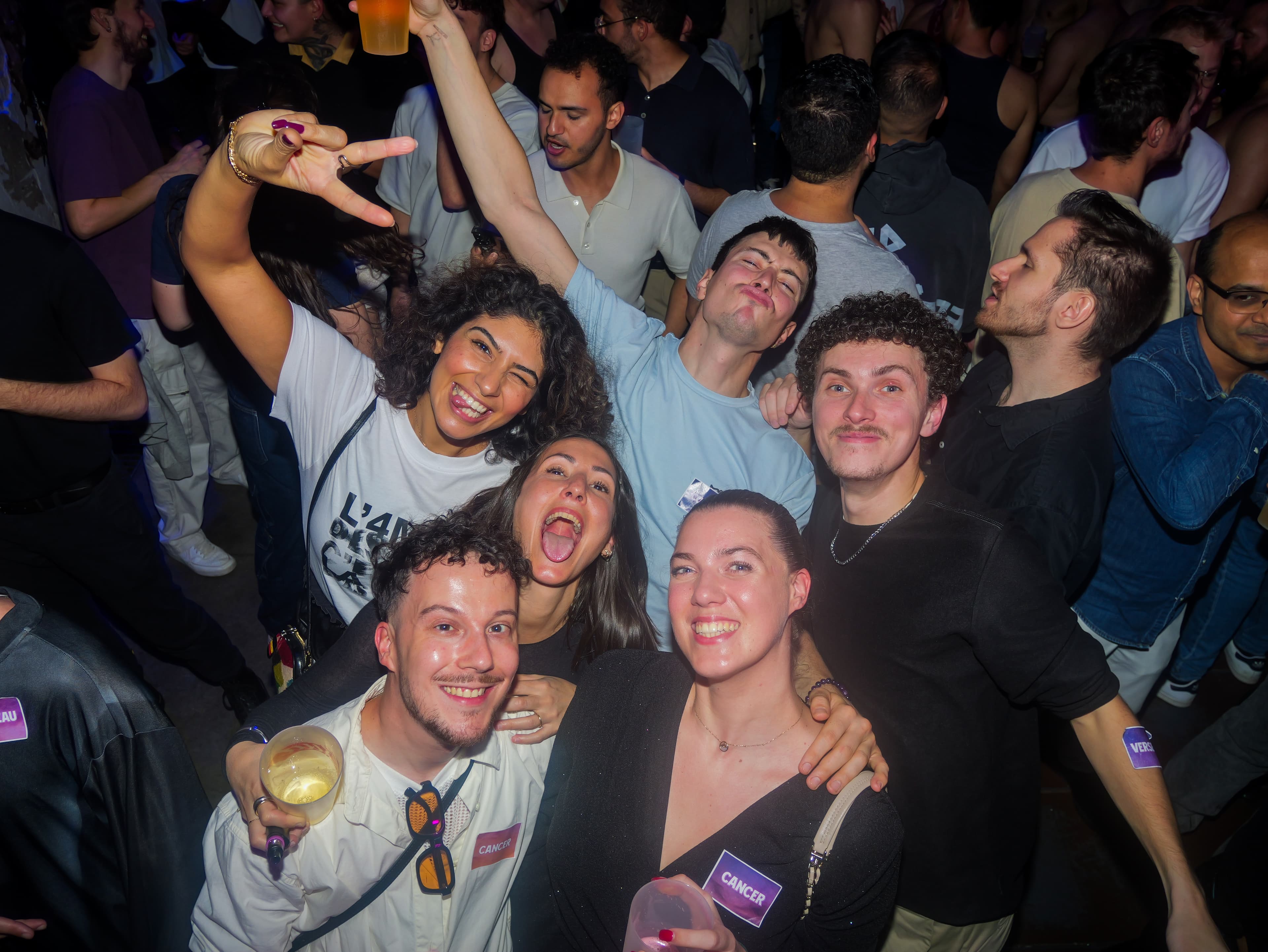 Membres des Coqs Festifs réunis en soirée