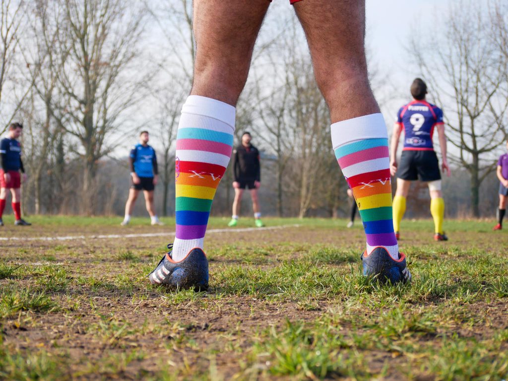 Les Coqs Festifs et leurs chaussettes qui promeuvent un rugby inclusif à Paris